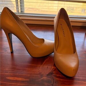 Michaels Women's Beige Heels
